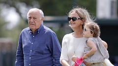 ARTEIXO (A CORUÑA), 16/07/2022.- El empresario Amancio Ortega, su mujer, Flora Pérez Marcote, y su nieta Matilda asisten este sábado a la segunda jornada del Concurso de Saltos Internacional de A Coruña, que se celebra en el Centro Hípico Casas Novas del concello coruñés de Arteixo. EFE/ Cabalar
