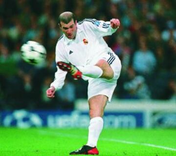 Gol de Zidane en el minuto 44 que supuso el 2-1 definitivo en el marcador.