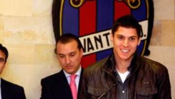 <b>YA LUCE. </b>Jordà se entrenó y luego fue presentado.