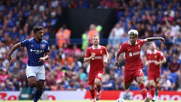 (R) controls the ball past Ipswich Town's Australian midfielder #25 Massimo Luongo Liverpool's Colombian midfielder #07 Luis Diaz during the English Premier League football match between Ipswich Town and Liverpool at Portman Road in Ipswich, eastern England on August 17, 2024. (Photo by HENRY NICHOLLS / AFP) / RESTRICTED TO EDITORIAL USE. No use with unauthorized audio, video, data, fixture lists, club/league logos or 'live' services. Online in-match use limited to 120 images. An additional 40 images may be used in extra time. No video emulation. Social media in-match use limited to 120 images. An additional 40 images may be used in extra time. No use in betting publications, games or single club/league/player publications. /