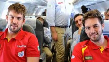<b>FAVORITOS AL ORO. </b>Con Marc y Pau Gasol a la cabeza, la Selección española viajó ayer a Lituania con el objetivo de revalidar el título.