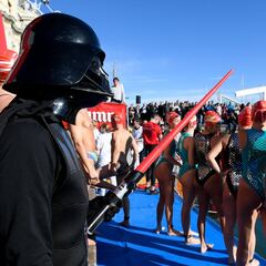 La Copa Nadal, el tradicional y divertido chapuzón en imágenes