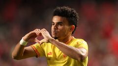 LISBON, PORTUGAL - APRIL 05: Luis Diaz of Liverpool celebrates after scoring their side's third goal during the UEFA Champions League Quarter Final Leg One match between SL Benfica and Liverpool FC at Estadio da Luz on April 05, 2022 in Lisbon, Portugal. (Photo by Julian Finney/Getty Images)