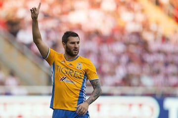Aunque no tiene tanto tiempo con los felinos, se nota que Gignac tiene una gran capacidad de que se sigan sus órdenes dentro del terreno de juego y vaya que le funciona bien al francés.