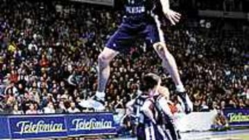 ENTRAÑABLE. David Wood saltó sobre sus hijos en uno de los mates más apreciados de la pasada edición.