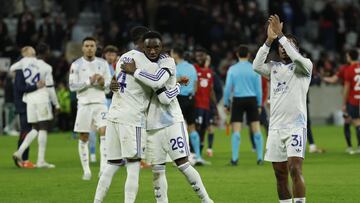 LILLE (France), 12/03/2026.- Aston Villa players celebrates their win following the UEFA Europa League Round of 16 1st leg match between Lille OSC and Aston Villa, in Lille, France, 12 March 2026. (Francia) EFE/EPA/MOHAMMED BADRA