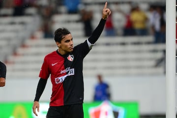 Omar Bravo en su etapa con el Atlas.