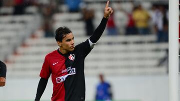 Omar Bravo en su etapa con el Atlas.