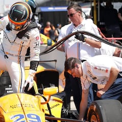 Buen debut de Alonso: 19º con todos los pilotos en pista