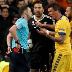 UEFA condena el hostigamiento al árbitro del Real Madrid-Juve