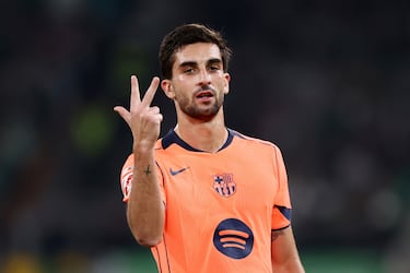 El jugador del Barcelona, Ferran Torres, celebra el 1-4 al Betis. 