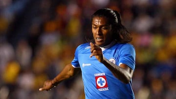 El ex jugador de Cruz Azul habló sobre aquella jugada que marcó su carrera como profesional, en la que metió la mano dentro del área para evitar la anotación y después se quedó inerte.