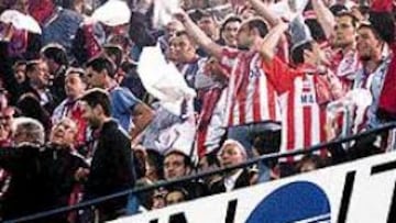 <B>LA AFICIÓN DECIDIRÁ</B>. Los seguidores rojiblancos se manifestarán esta tarde a favor o en contra del equipo, Luis y la directiva durante el encuentro de hoy frente al Alavés.
