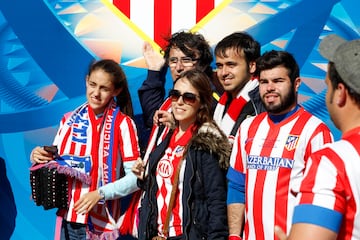Aficionados del Atlético antes de entrar a un partido.