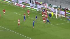 ¡Inusual para él! Aránguiz anotó de cabeza en Alemania