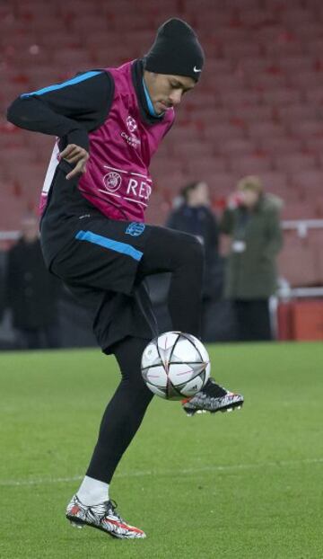 Último entrenamiento del Barcelona antes del partido de Champions League de octavos de final frente al Arsenal 