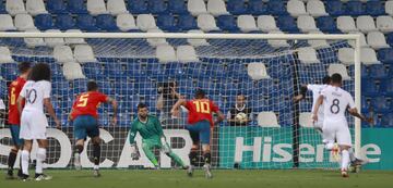 0-1. Jean-Philippe Mateta marcó el primer gol de penalti.