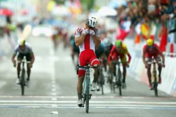 El polaco Michal Kwiatkowski tras lograr la victoria en la prueba ¨¦lite masculino del Mundial de Ciclismo de Ponferrada.
