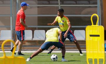 Tras la victoria ante Senegal y la clasificación a octavos de final del Mundial, Colombia vuelve a su campamento y prepara el próximo partido, contra Inglaterra el martes en Moscú.