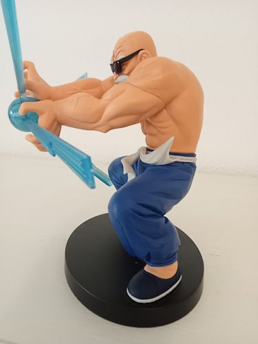 ‘Dragon Ball’: Mutenroshi hipermusculado lanzando su Kamehameha en una apoteósica figura