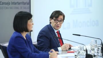 02/12/2020 El ministro de Sanidad, Salvador Illa (d), junto a la ministra de Política Territorial y Función Pública, Carolina Darias, comparecen en rueda de prensa tras la reunión del Consejo Interterritorial del Sistema Nacion