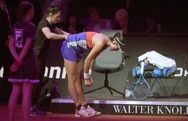 Muguruza reveals back injury forced Stuttgart retirement