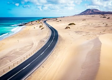 Corralejo es una localidad situada en la coste nordeste de Fuerteventura, una de las islas del archipiélago de Canarias (España). Es conocida por el Parque Natural de Corralejo, que cuenta con playas con fuertes vientos y dunas.