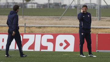 Berizzo y Marcucci en el campo de entrenamiento. 