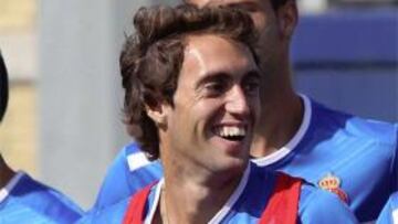 El mediocentro del Espanyol Raúl Baena sufre una fractura en el segundo metatarsiano del pie izquierdo y estará de baja, según las primeras previsiones de la entidad blanquiazul, entre cuatro y seis semanas