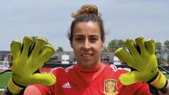 Ainhoa Tirapu es titular indiscutible en la meta de Espa&ntilde;a y compagina el f&uacute;tbol con su trabajo en una tienda de deportes.
 