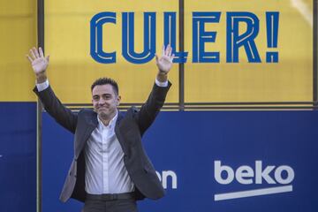 El 5 de noviembre de 2021 pasó a ser entrenador del F. C. Barcelona, con un contrato con el equipo catalán hasta 2024.