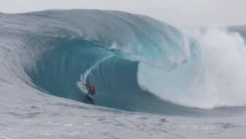 Laura Macaulay surfeando por primera vez la ola gigante The Right (Australia).