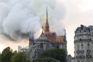 Devastador incendio de la catedral de Notre Dame, uno de los monumentos m¨¢s emblem¨¢ticos de Par¨ªs.