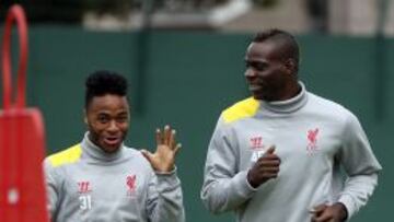 Balotelli, que se entrena junto a Sterling, no ha conseguido hacer olvidar a Luis Suárez.