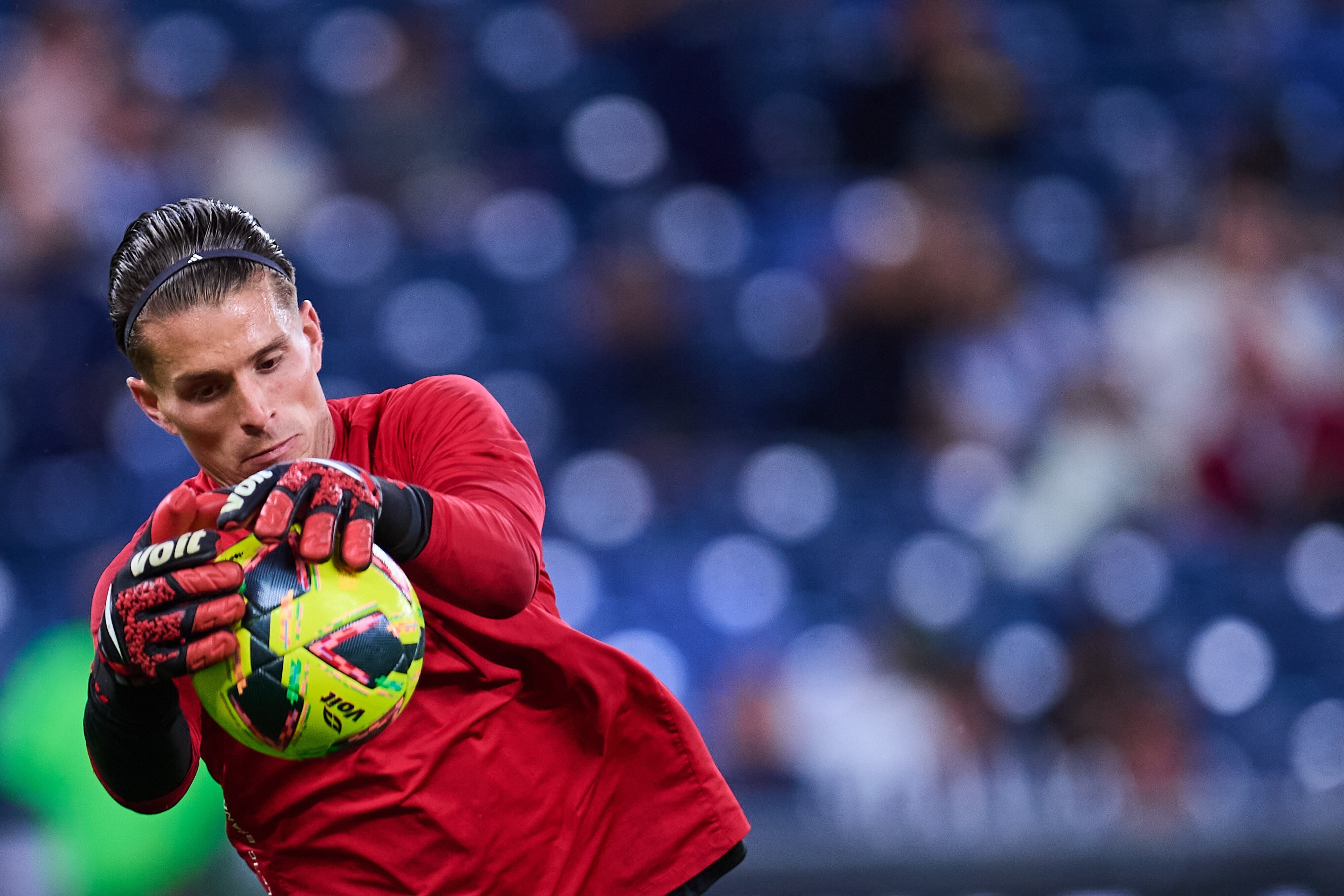 Luis Unsain of Necaxa during the 5th round match between Monterrey and Necaxa as part of the Liga BBVA MX, Torneo Clausura 2025 at BBVA Bancomer Stadium, on February 01, 2025 in Monterrey, Nuevo Leon, Mexico.