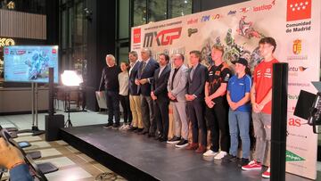 Foto de familia en la presentación del MXGP de España en intu Xanadú, Arroyomolinos.