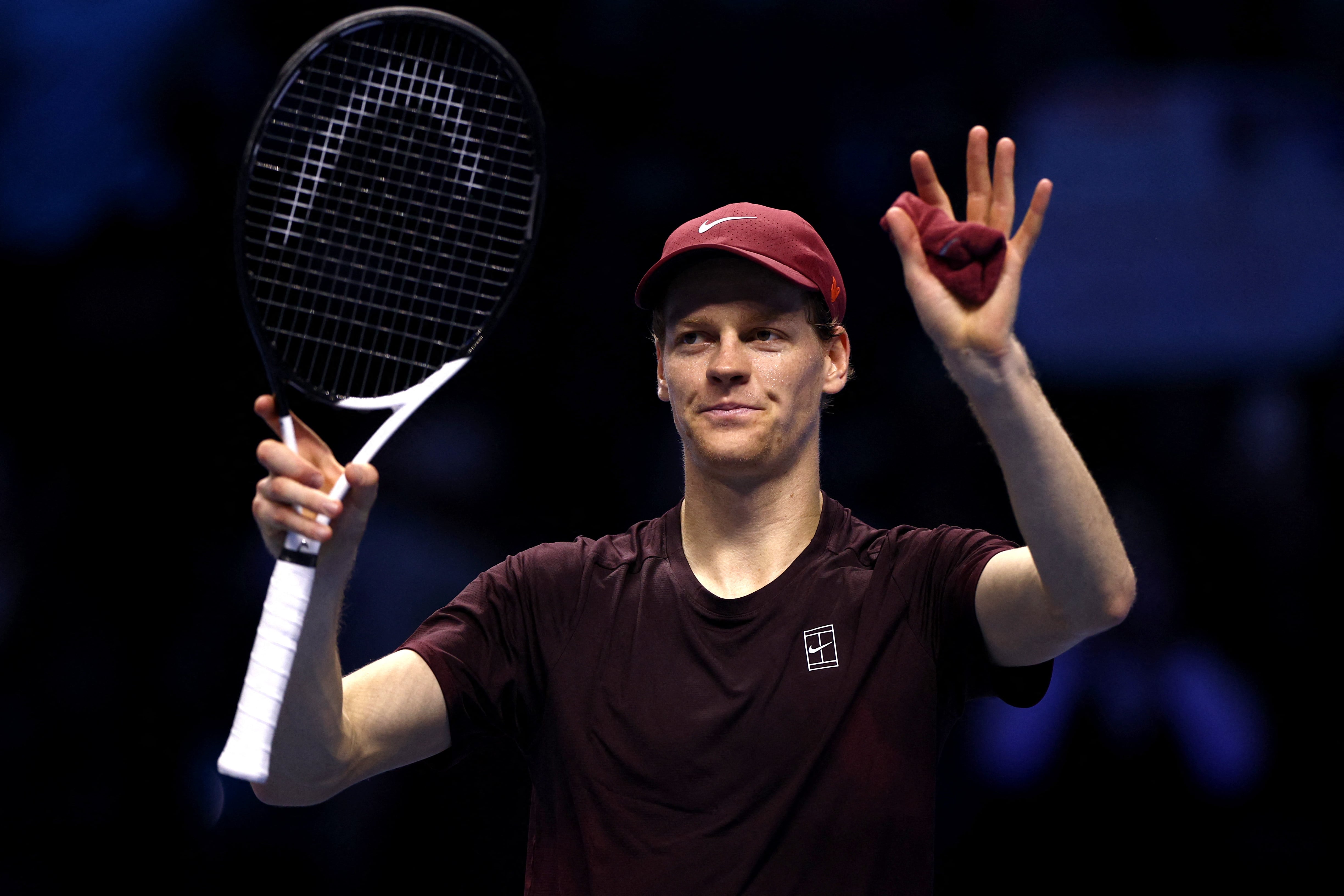 Sinner pasa a las semifinales como primero de grupo 