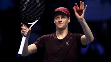 Jannik Sinner celebra su triunfo contra Alexander Zverev en las ATP Finals.