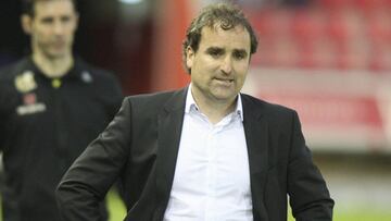 Arrasate, en el último partido del Numancia, ante el Oviedo.