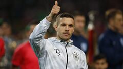 Lukas Podolski manda mensaje a afici&oacute;n de Quer&eacute;taro
