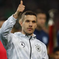 Lukas Podolski manda mensaje a afición de Querétaro
