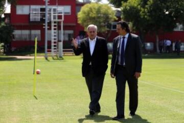 Juan Antonio Pizzi recorrió las instalaciones de Juan Pinto Durán junto a Arturo Salah.