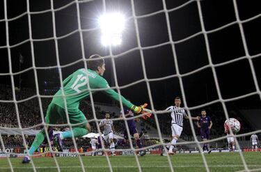 Buffon heroics allow Juve to put one hand on the title