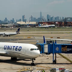 Retrasos masivos y cancelaciones de vuelos: Secretario de Transporte advierte un caos aéreo por el cierre de gobierno