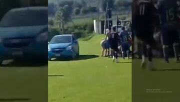 Conductor trató de arrollar a jugadores en riña de futbol en Atlixco, Puebla