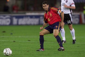 13 tarjetas en total, una de ellas roja directa, en 89 partidos.