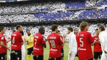 <b>ÚLTIMO PARTIDO. </b>El Madrid celebró hace 98 días el título conseguido la temporada pasada. El Mallorca hizo el pasillo a los campeones.