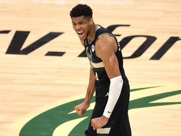 Los Milwaukee Bucks han conseguido ganar el campeonato de la NBA tras vencer a los Phoenix Suns de Booker y Paul 4-2 en el resultado global con un legendario Giannis Antetokounmpo. 50 puntos, 14 rebotes, 2 asistencias, 5 tapones, un 15/26 en tiros, un 1/3