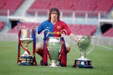 El gran defensa central es un mito en el Barcelona y en la Selecci¨®n espa?ola. Jug¨® m¨¢s de 550 partidos oficiales con el equipo blaugrana y m¨¢s de 100 con La Roja. En su palmar¨¦s cuenta con 6 Ligas, 2 Copas de Espa?a, 6 Supercopas de Espa?a, 3 Copas de Europa, 2 Supercopas de Europa, 2 Mundiales de Clubes, 1 Eurocopa y 1 Mundial de f¨²tbol.