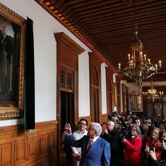 Así develaron el retrato al óleo de AMLO en la Galería de los Presidentes en Palacio Nacional